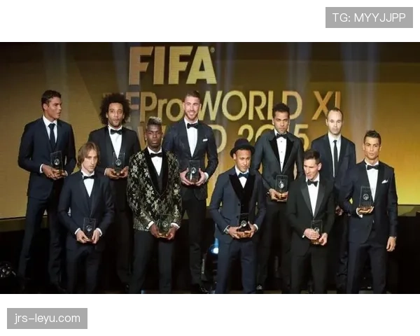 足球最佳阵容揭晓，群星闪耀引热议历史最强十一人