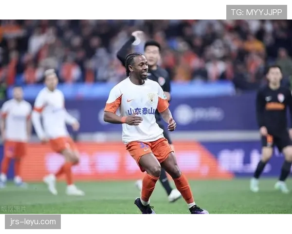 费南多闪电速度闪耀赛场，助山东泰山力克强敌引球迷热议