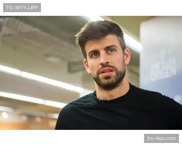 皮克退役后天天晒豪车游艇，这日子过得比顶流明星还夸张